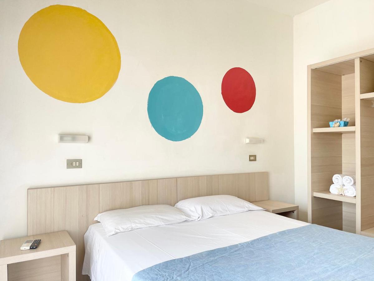 Hotel Orlov Rimini Exteriör bild