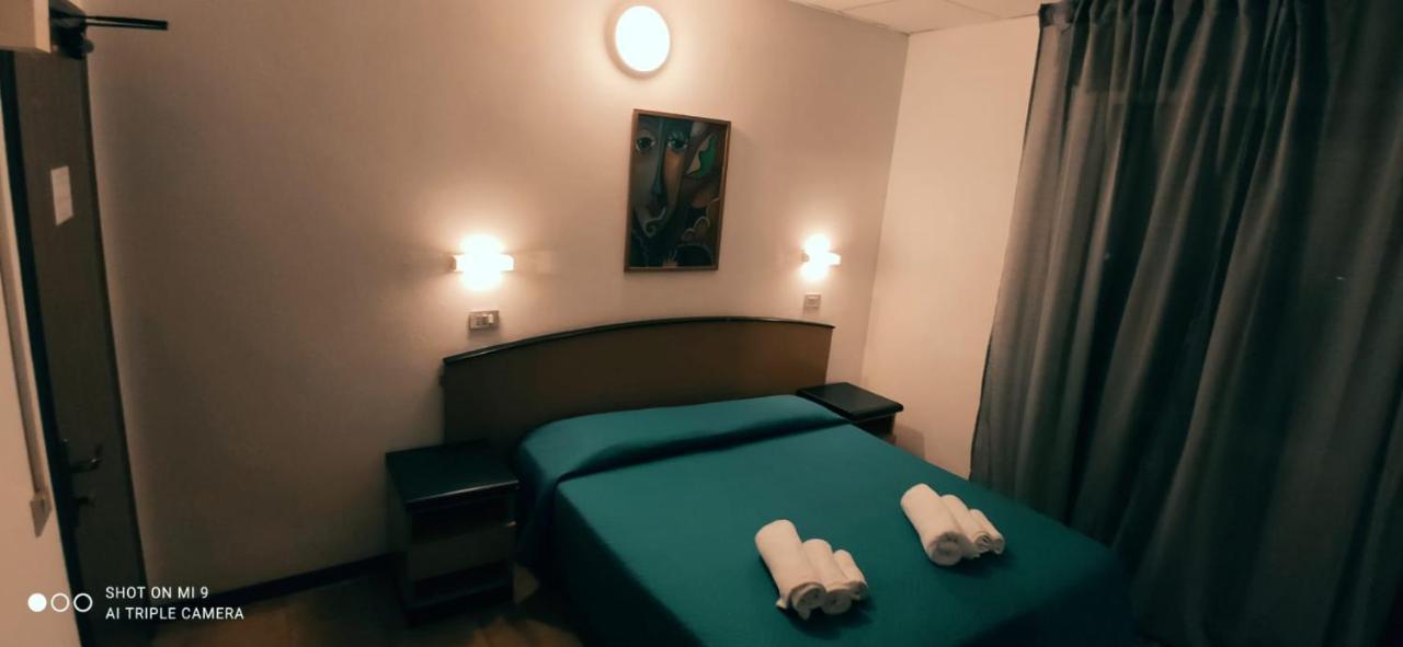 Hotel Orlov Rimini Exteriör bild