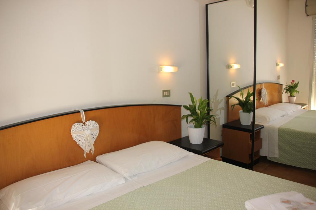 Hotel Orlov Rimini Exteriör bild