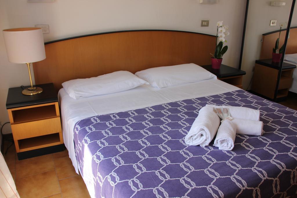 Hotel Orlov Rimini Exteriör bild