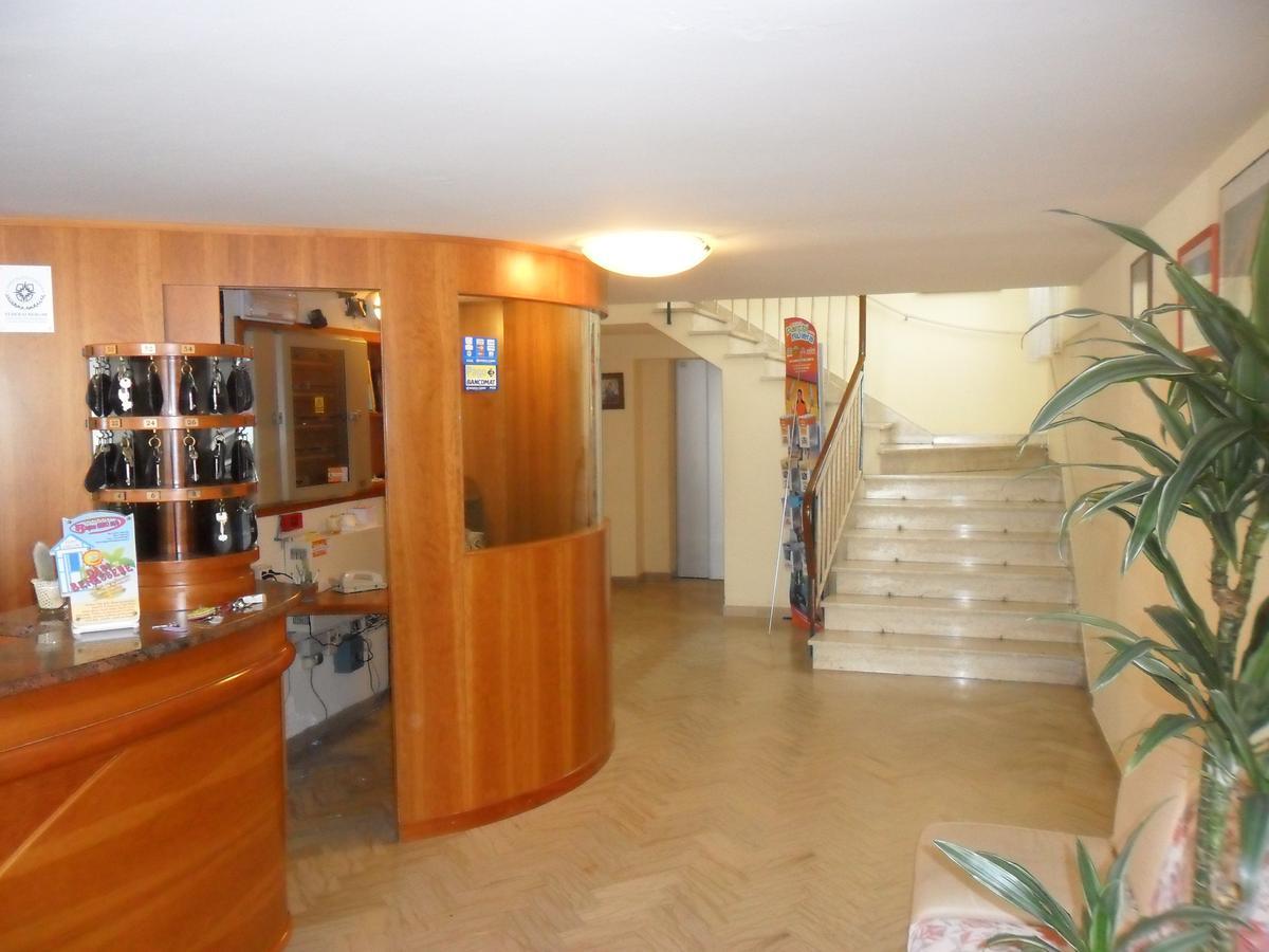 Hotel Orlov Rimini Exteriör bild