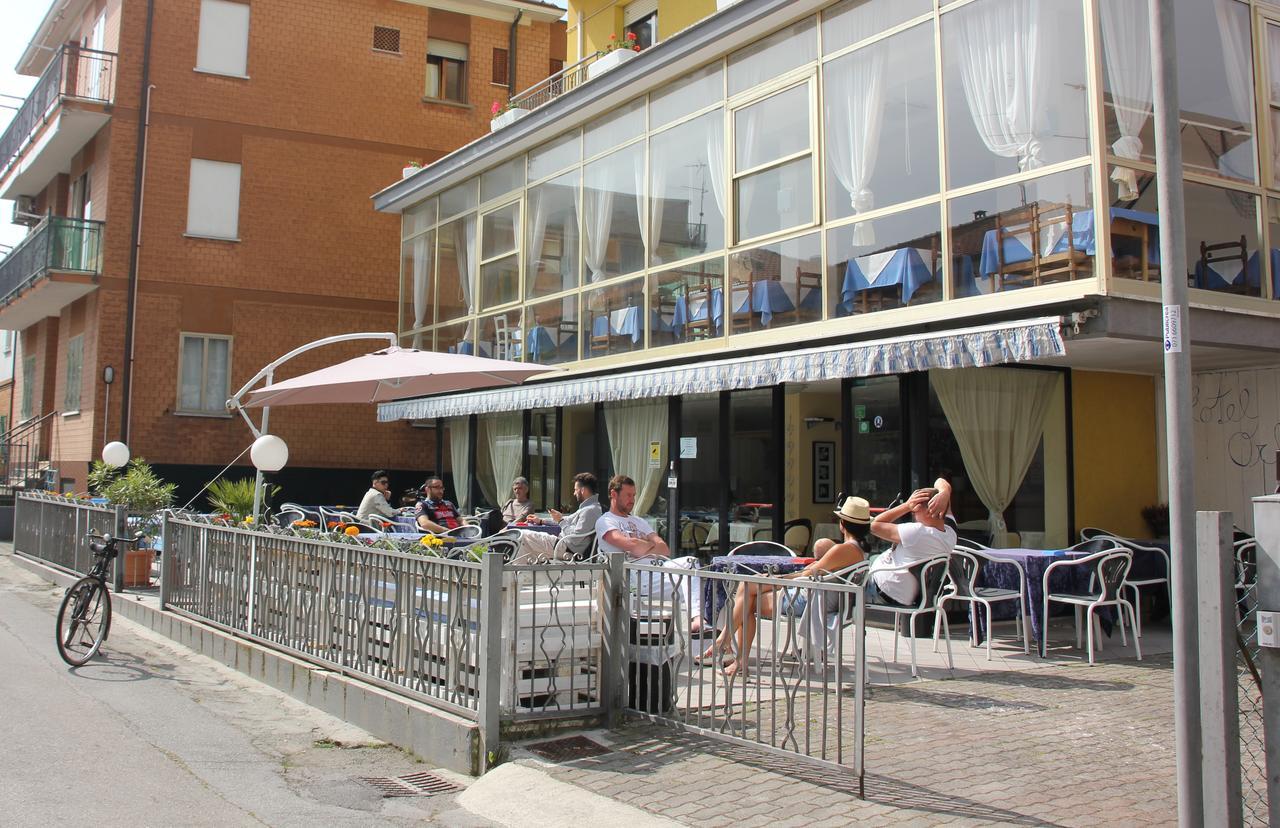 Hotel Orlov Rimini Exteriör bild