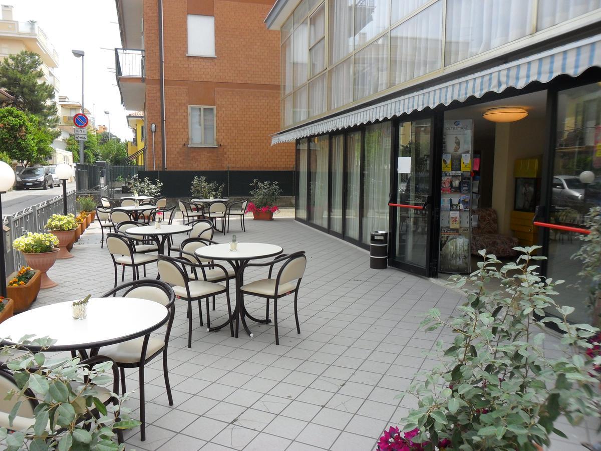 Hotel Orlov Rimini Exteriör bild