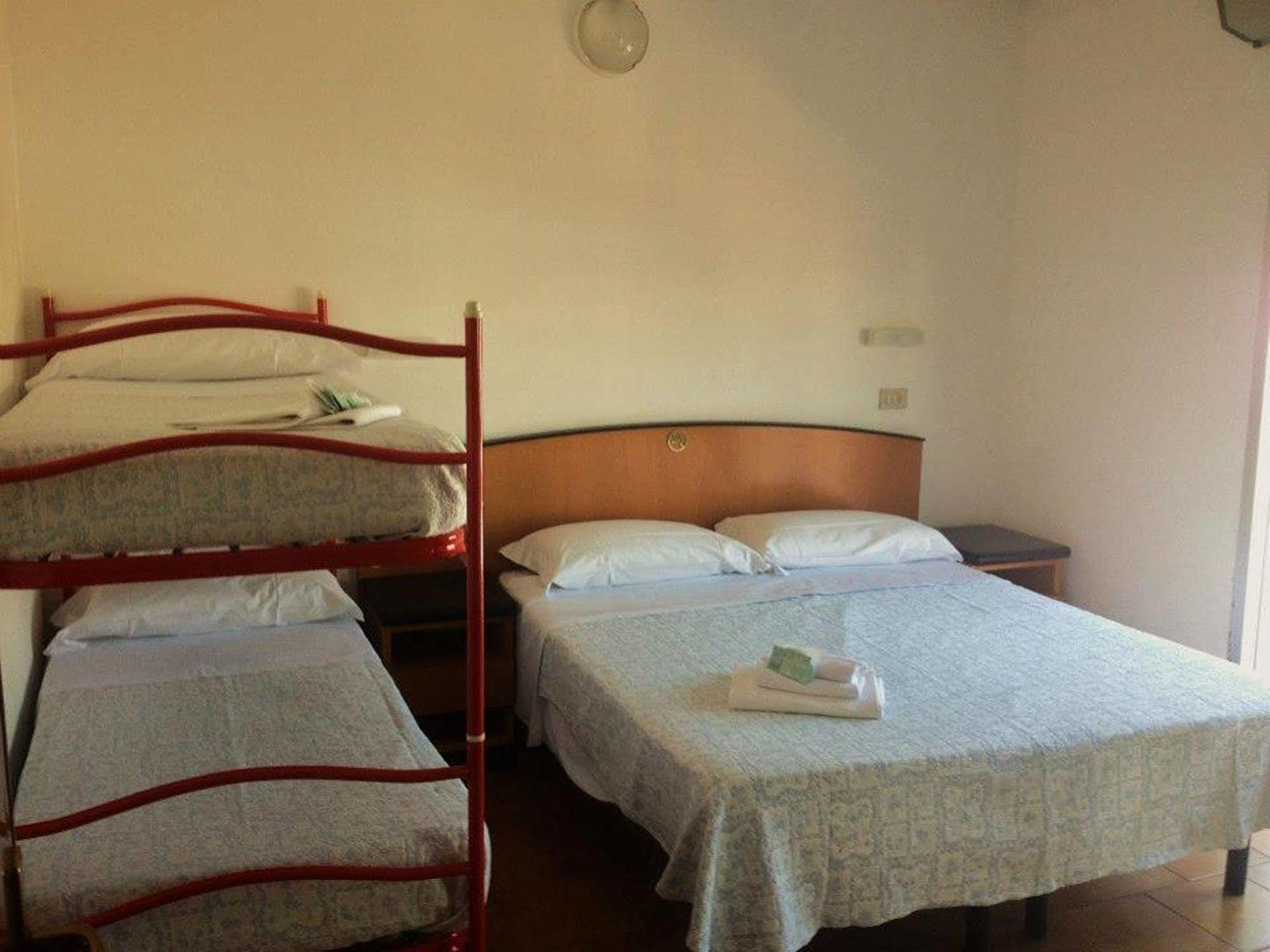 Hotel Orlov Rimini Exteriör bild