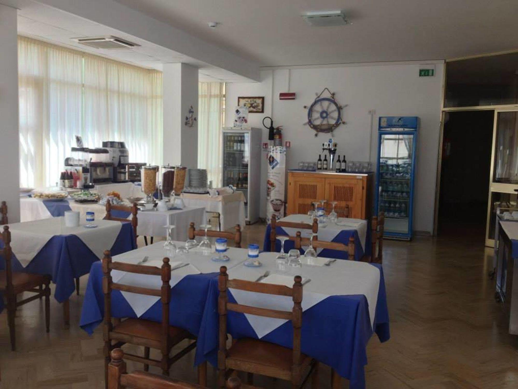 Hotel Orlov Rimini Exteriör bild